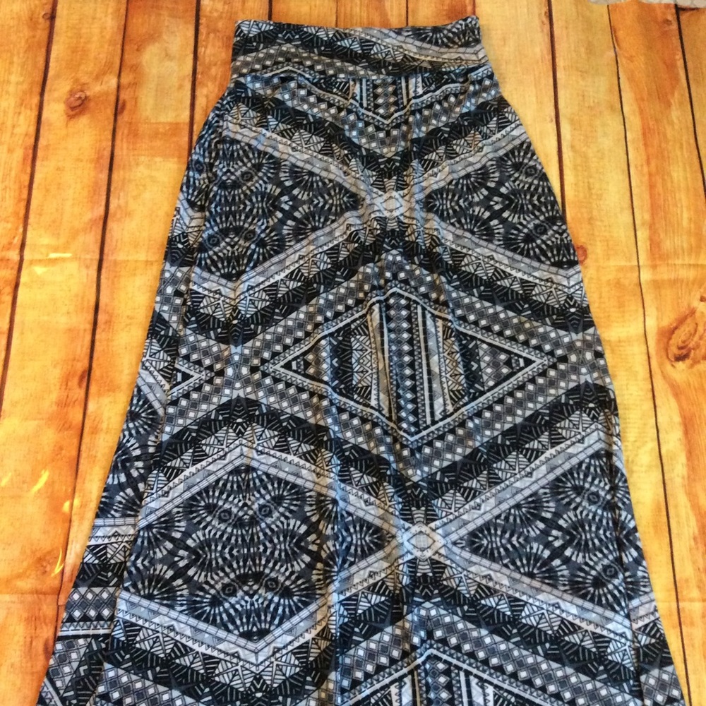 Lily Rose Geometric skirt w/ fold over waist Sz XS